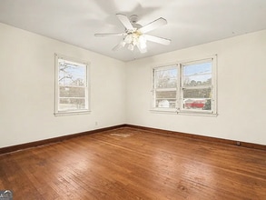 4568 Austell Powder Springs Rd in Austell, GA - Building Photo - Building Photo