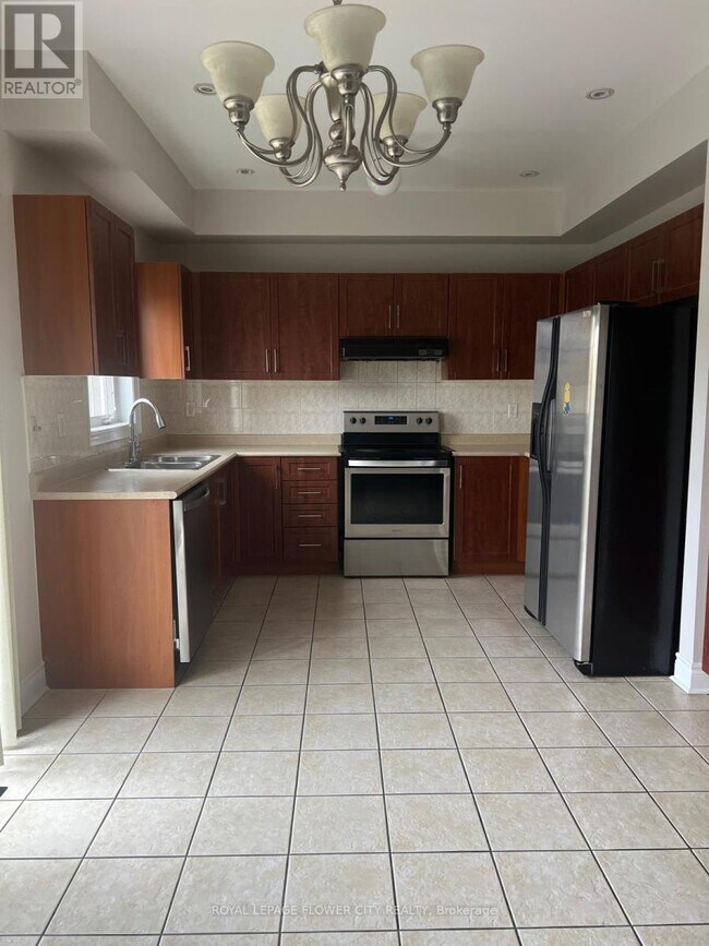 104 Bonistel Crescent in Brampton, ON - Building Photo - Building Photo