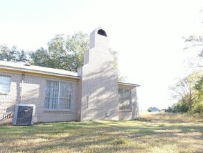 2248 US Hwy 77a S in Yoakum, TX - Foto de edificio - Building Photo