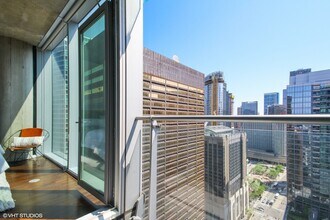 600 N Fairbanks Ct in Chicago, IL - Building Photo - Building Photo