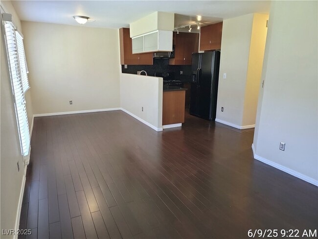 2528 Sierra Bello Ave in Las Vegas, NV - Building Photo - Building Photo