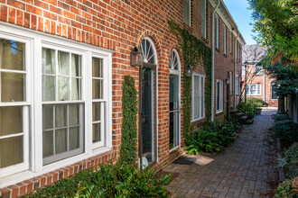 12 George St in Charleston, SC - Foto de edificio - Building Photo