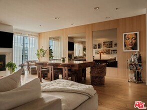 10648 Woodbridge St in Los Angeles, CA - Foto de edificio - Building Photo