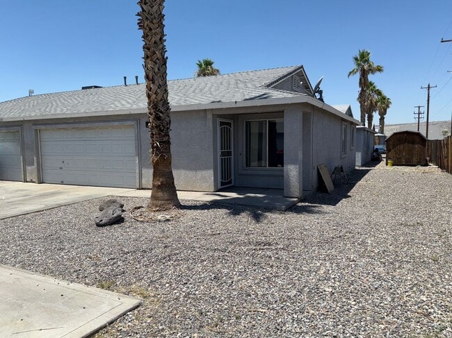 807 Gemstone Ave in Bullhead City, AZ - Building Photo - Building Photo