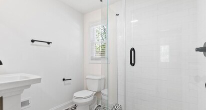 6725 Castlegate Dr in Charlotte, NC - Building Photo - Building Photo
