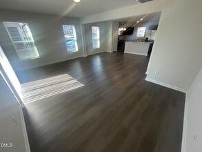 2065 Wiggins Village Dr in Youngsville, NC - Foto de edificio - Building Photo