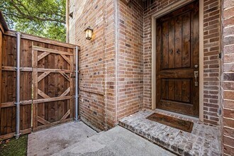 3640 Asbury St in Dallas, TX - Foto de edificio - Building Photo
