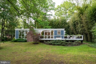 2300 Kimbro St in Alexandria, VA - Building Photo - Building Photo