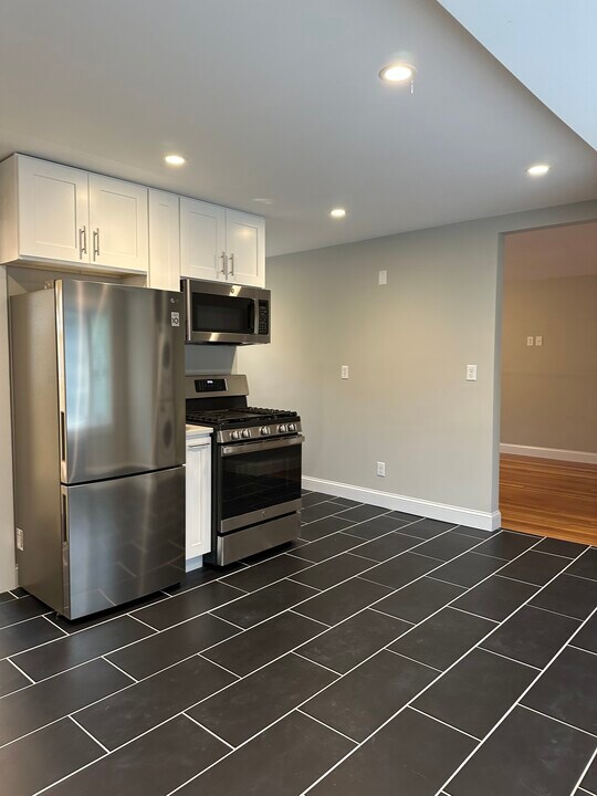 16 Morton St, Unit 2F in Andover, MA - Foto de edificio