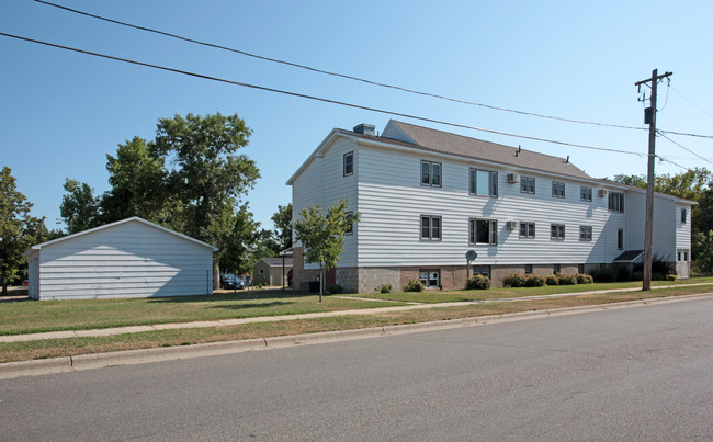 Valhalla Apartments in Paynesville, MN - Foto de edificio - Building Photo