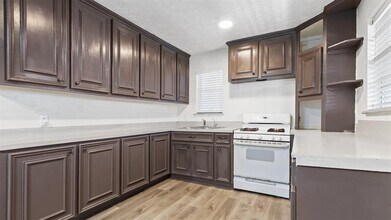 7425 Gonzales St in Houston, TX - Building Photo - Building Photo