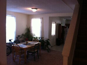 6 Spring St, Unit 8 in Newmarket, NH - Building Photo - Building Photo