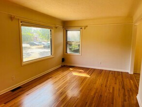 5835 SE 40th Ave in Portland, OR - Building Photo - Building Photo