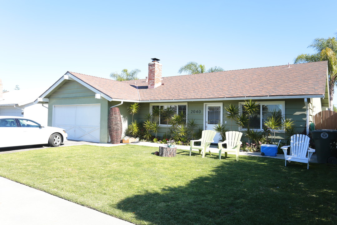 2040 Garden Ln in Costa Mesa, CA - Building Photo