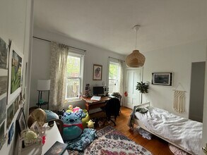 268 Broadway, Unit 1 in Cambridge, MA - Building Photo - Building Photo