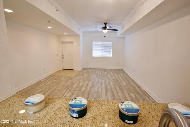 9745 Touchton Rd in Jacksonville, FL - Foto de edificio - Building Photo