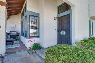 7880 Mission Vista Dr in San Diego, CA - Foto de edificio - Building Photo