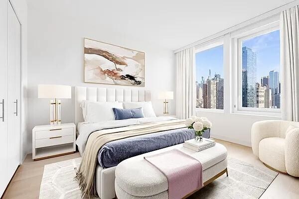 555 W 38th St in New York, NY - Building Photo