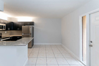 11631 Royal Palm Blvd in Coral Springs, FL - Building Photo - Interior Photo