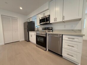 6030 Colfax Ave in Los Angeles, CA - Building Photo - Building Photo