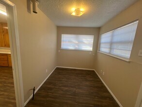 730 W 17th Ln in Portales, NM - Building Photo - Building Photo