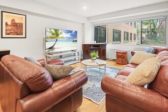 4201 Cathedral Ave NW, Unit 503W in Washington, DC - Foto de edificio - Building Photo