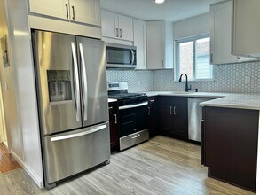 65-68 Ellwell Crescent in Queens, NY - Building Photo - Building Photo