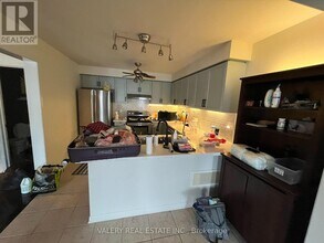 814 Fowles Ct in Milton, ON - Building Photo - Building Photo