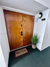 11750 SW 18th St in Miami, FL - Foto de edificio - Building Photo