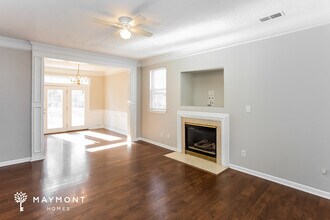 6039 Shining Oak Ln in Charlotte, NC - Foto de edificio - Building Photo