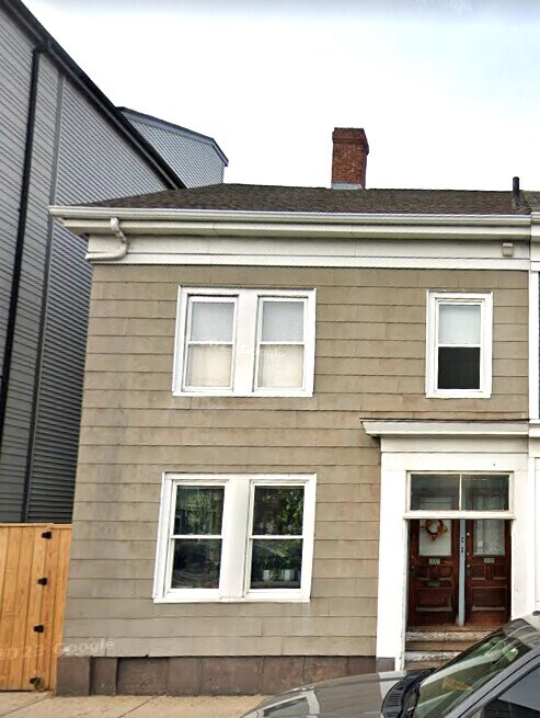 337 Dorchester St, Unit 0 in Boston, MA - Building Photo