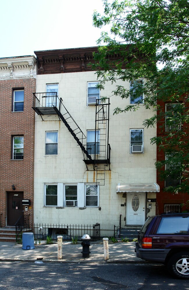 223 16th St in Brooklyn, NY - Building Photo - Building Photo