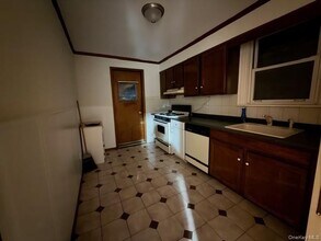 1639 1/2 Pilgrim Ave in Bronx, NY - Building Photo - Building Photo