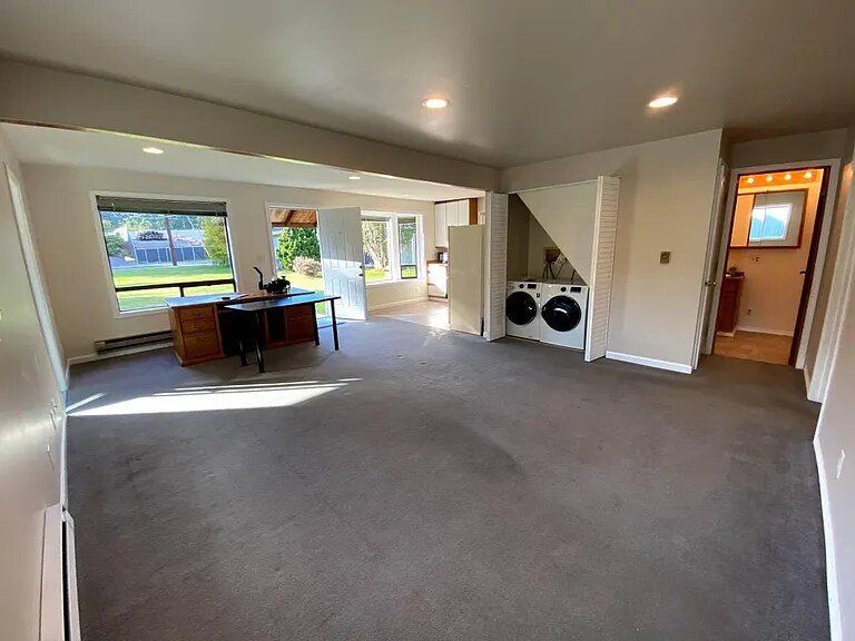 18032 5th Ave NE in Shoreline, WA - Building Photo
