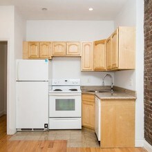 21 Adelphi St-Unit -2d in Brooklyn, NY - Building Photo - Building Photo