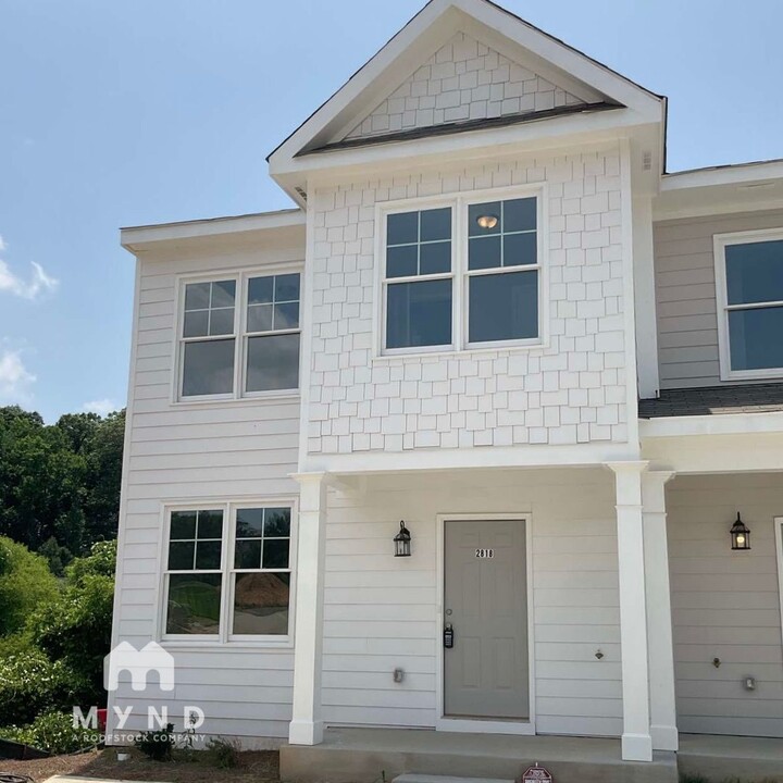 2818 Laurel Ridge Cir in East Point, GA - Foto de edificio