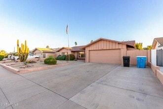 3535 W Saint Moritz Ln in Phoenix, AZ - Foto de edificio - Building Photo