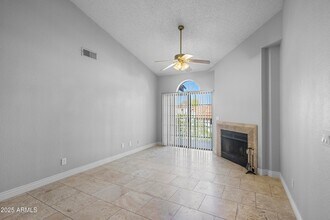 11011 N 92nd St in Scottsdale, AZ - Foto de edificio - Building Photo