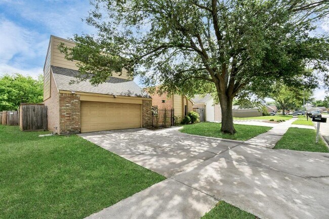 11527 Mulholland Dr in Stafford, TX - Building Photo - Building Photo