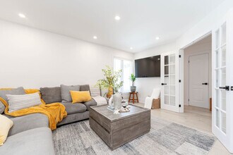 54 Glenmanor Dr in Brampton, ON - Building Photo - Building Photo