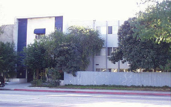 15050 Burbank Blvd in Van Nuys, CA - Building Photo - Building Photo