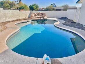 1302 W Halstead Dr in Phoenix, AZ - Building Photo - Building Photo