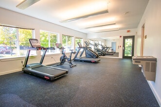 Troutdale Terrace in Troutdale, OR - Foto de edificio - Building Photo