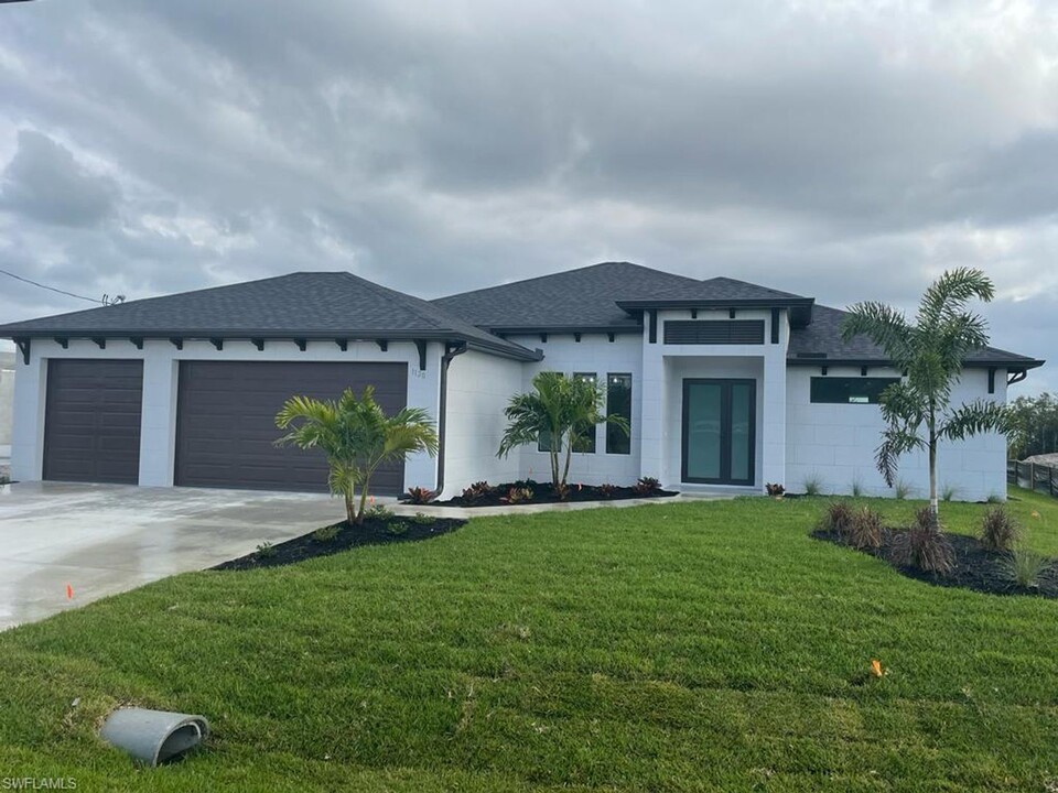 1132 SW 4th Ln in Cape Coral, FL - Foto de edificio