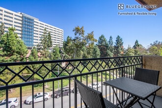 535 Gayley Ave in Los Angeles, CA - Foto de edificio - Building Photo