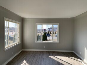 343 E Lakewood Blvd in Holland, MI - Building Photo - Building Photo