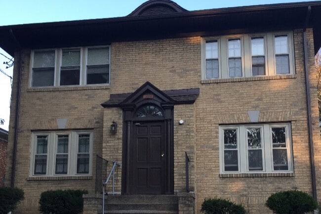 1494 Front St, Unit 3