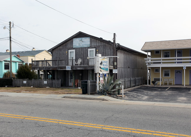 Blue Marlin Apartments & Cottages in Kure Beach, NC - Building Photo - Building Photo