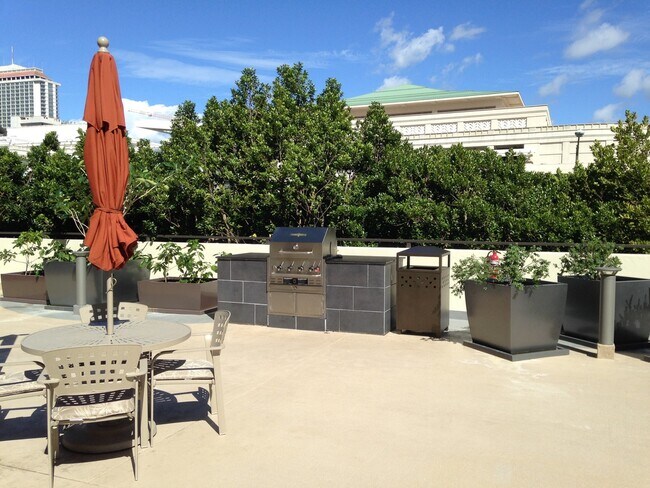 1717 Ala Wai Blvd in Honolulu, HI - Foto de edificio - Building Photo