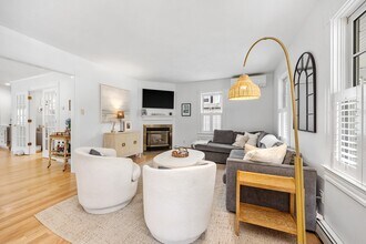 21 Hersey St in Hingham, MA - Building Photo - Building Photo